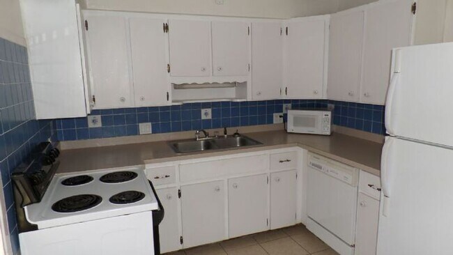 Foto del edificio - 2050-2033 33rd Ave N