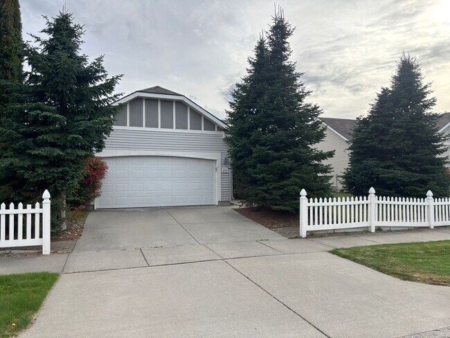 Foto del edificio - Beautiful 4 Bed-3 Bath House in CDA!