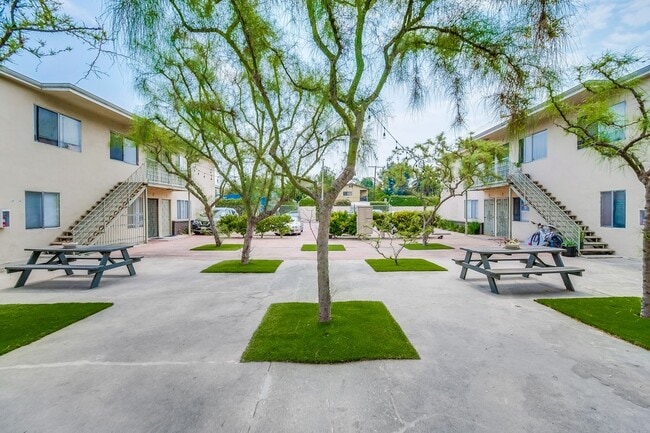 Interior - 2419 S. Ridgeley Dr