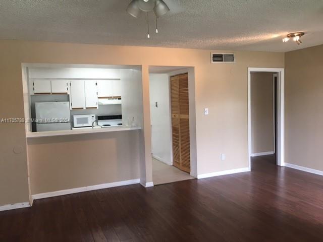 Primary Photo - 1 bedroom in Hollywood FL 33021