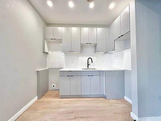 Foto del edificio - 2 bedroom in BROOKLYN NY 11226