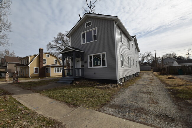 Building Photo - 208 Mound St