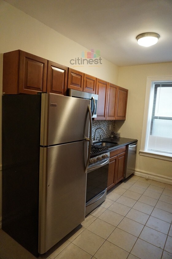 Foto principal - 9949 Shore Rd