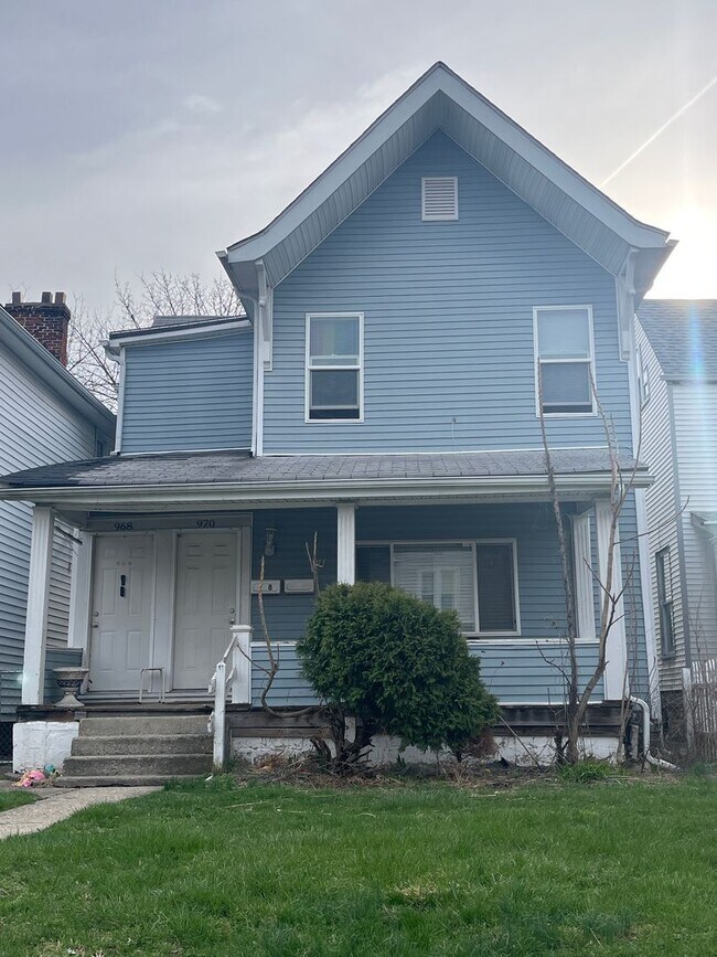 Foto del edificio - 968-970 Wilson Avenue