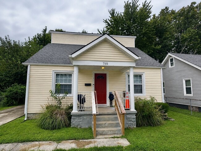 Photo - 715 Golfview Drive House