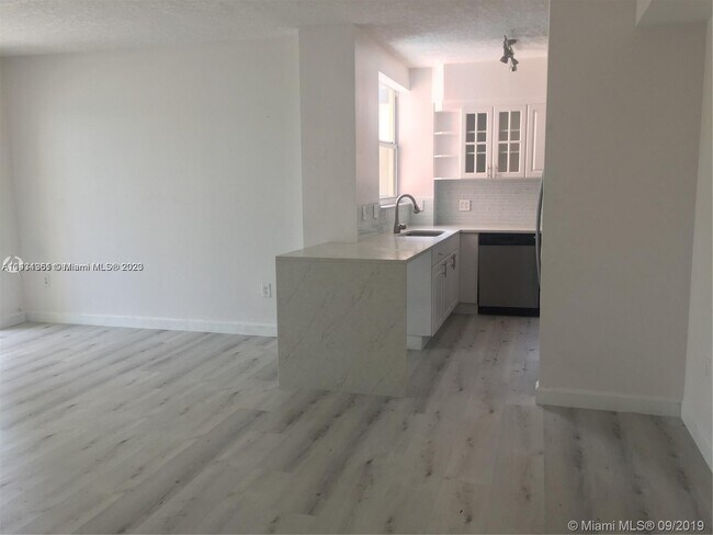Building Photo - 1824 Brickell Ave