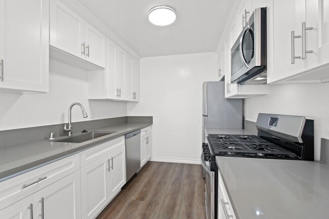 Building Photo - 918 11th St