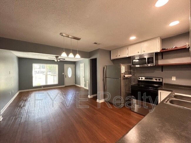 Building Photo - 506 Lucian Ct