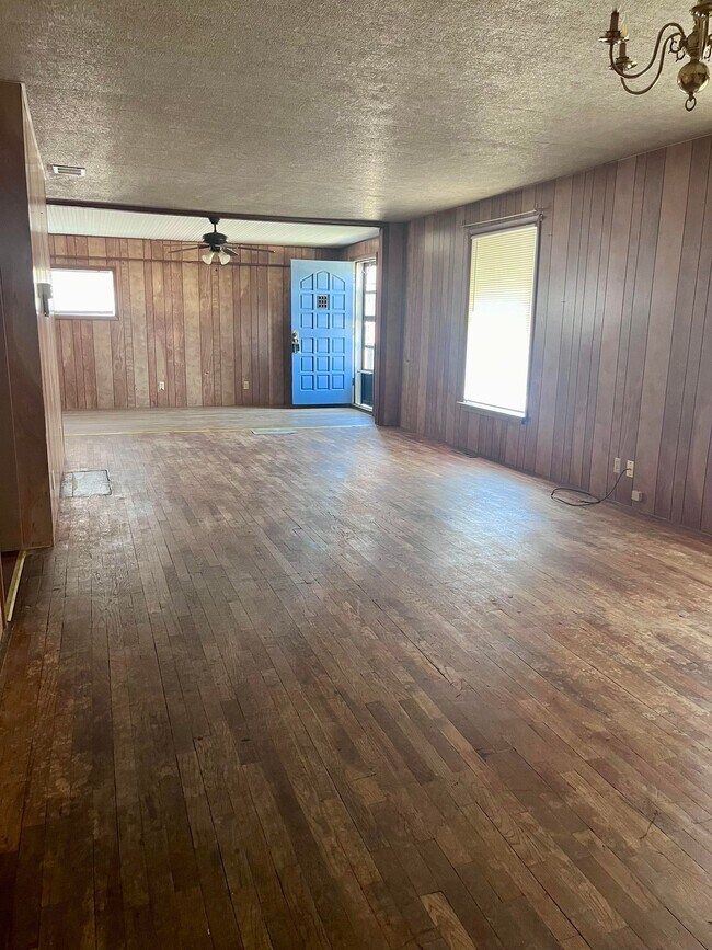 Foto del edificio - 315 W Pine Ave