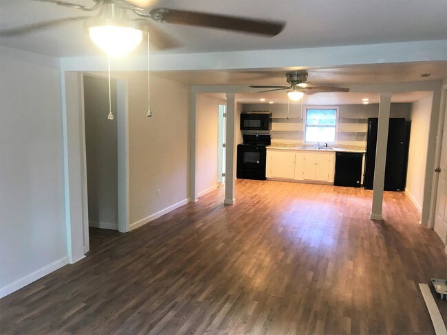 Foto del edificio - 126 Mizzell Rd