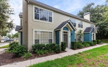 Building Photo - 13700 Richmond Park Dr N