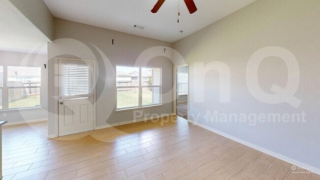 Foto del edificio - 10012 Quail Glen Dr