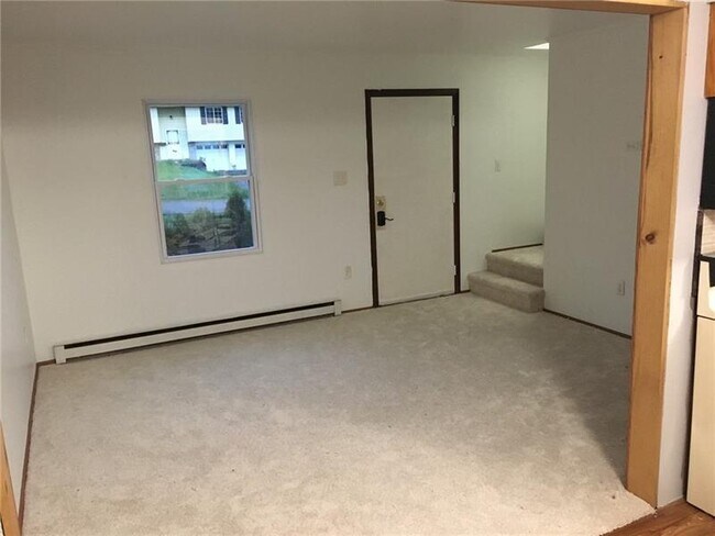 Building Photo - 323 Owen Dr