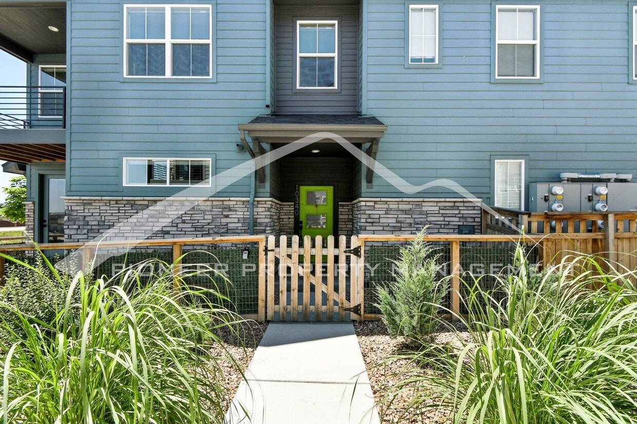 Stunning Townhome with Central AC and Wash... - Stunning Townhome with Central AC and Wash...