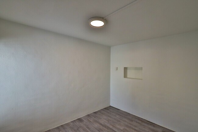 Foto del edificio - 102 E Hatcher Rd