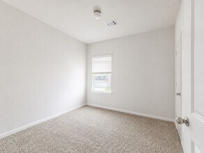 Building Photo - 24811 Landolfi Dr