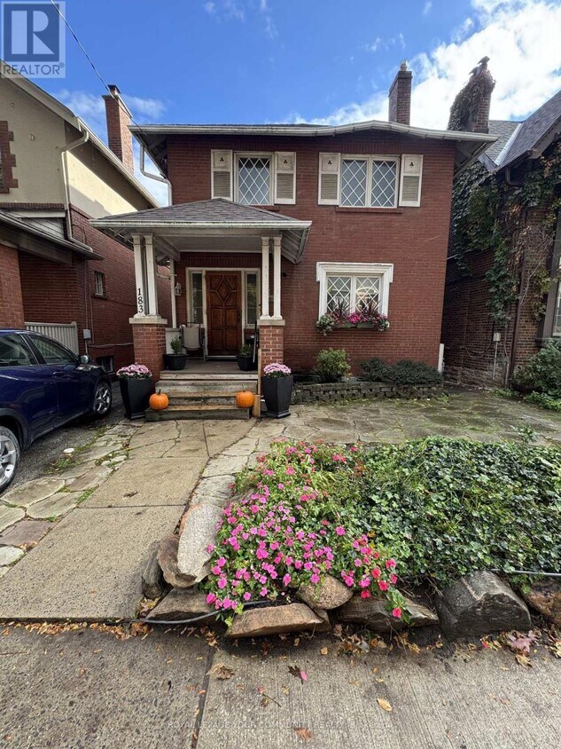 Primary Photo - 183 St Clair Ave E