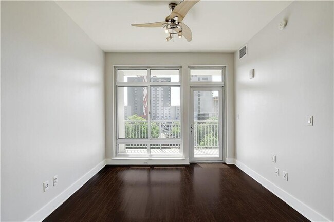 Building Photo - 603 Davis St