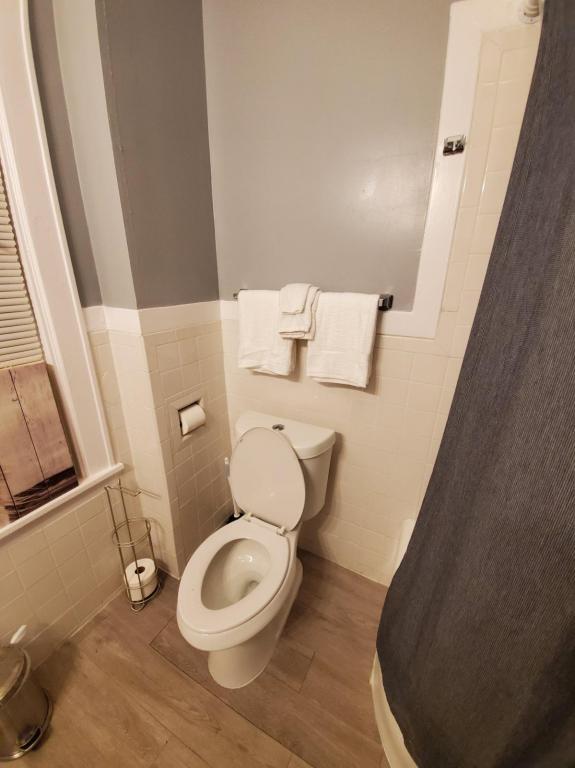 Building Photo - 518 Breeden St