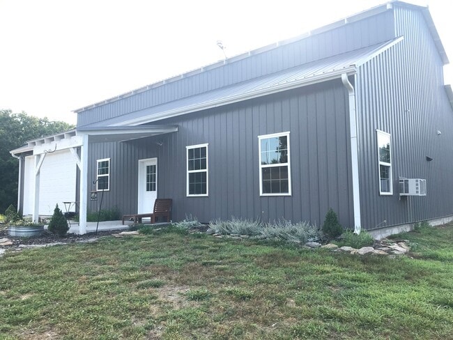 Building Photo - Barn dominium