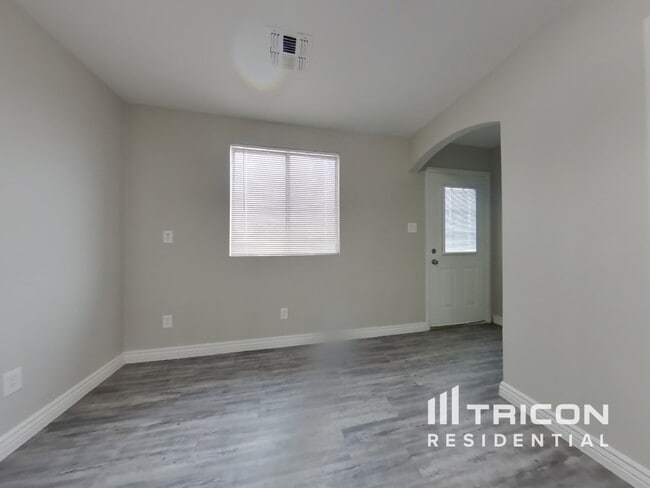 Building Photo - 14033 N 49th Ave