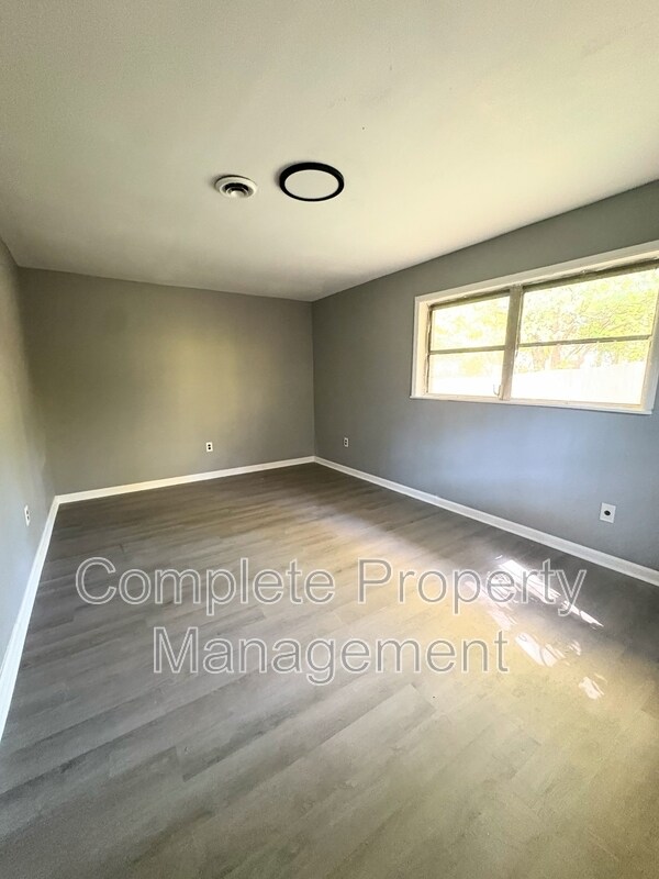 Foto del edificio - 1669 19th Pl SW