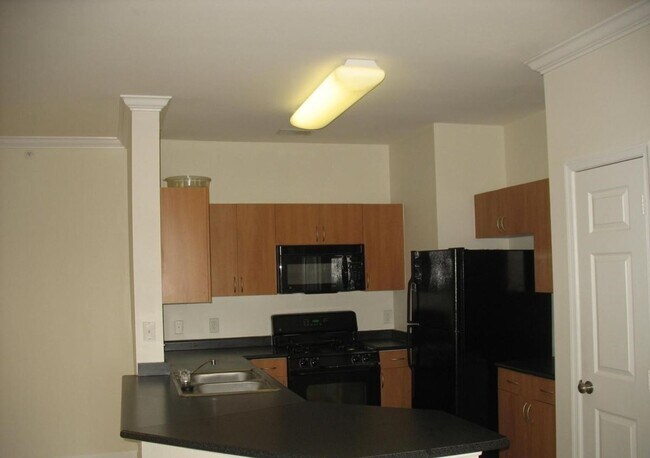 Foto del edificio - Quaint 2 Bedroom Top Floor Condo in German...