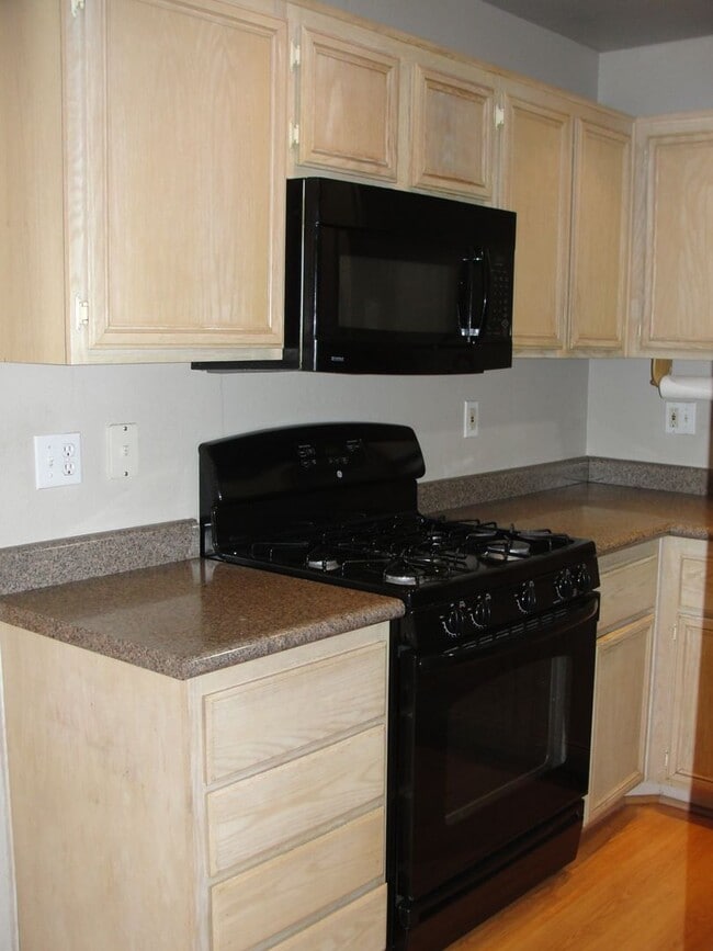 Building Photo - 5258 Steinbrenner Ln