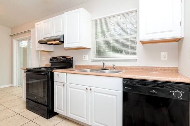 Foto del edificio - RENT NOW and receive the rest of NOVEMBER ...