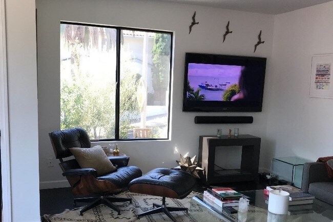 Foto del edificio - 4353 Clayton Ave