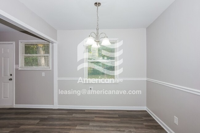 Building Photo - 715 Schroder Ave NE