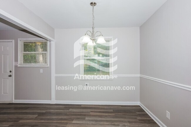 Foto del edificio - 715 Schroder Ave NE