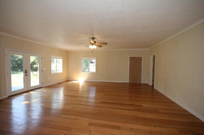 Building Photo - 225 Karrow Ave