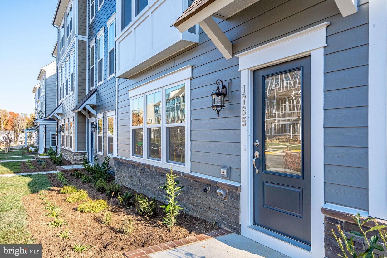1765 Autumn Maple Leaf Dr, Dumfries, VA 22026 Townhome Rentals in