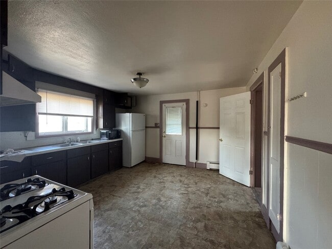 Building Photo - 201 Squires Ave