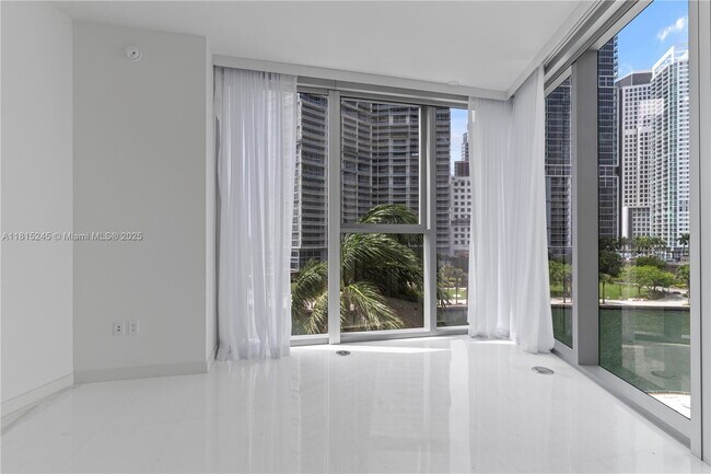Foto del edificio - 300 Biscayne Blvd Way