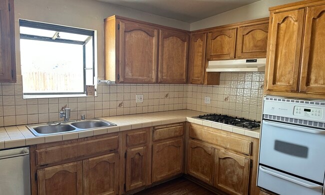 Kitchen - 13177 Nicola Rd