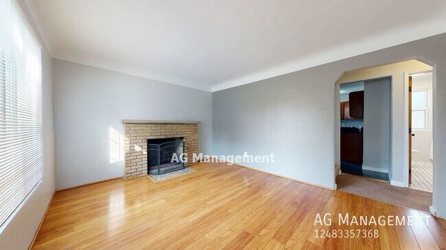 Building Photo - 17605 Lincoln Ave - Nicely Updated Eastpoi...