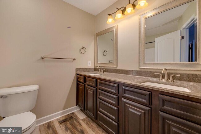 Foto del edificio - 102 Cedar Point Ln