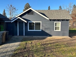 Building Photo - 223 Conger Ln