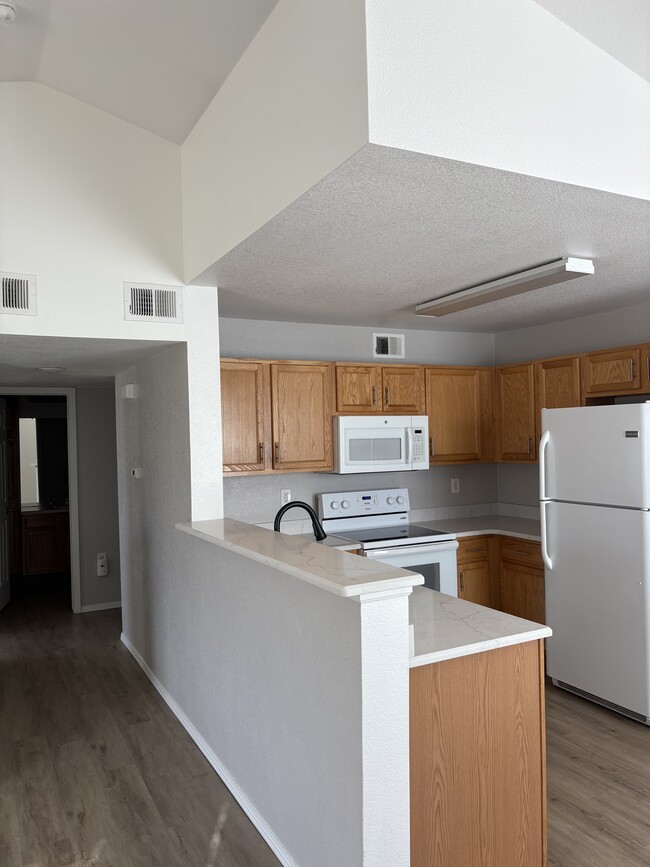 Building Photo - 3002 W Elizabeth St