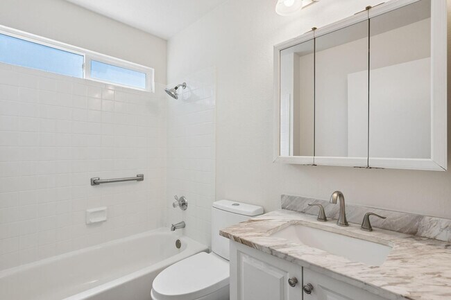 Foto del edificio - 2423 E Maryland Dr