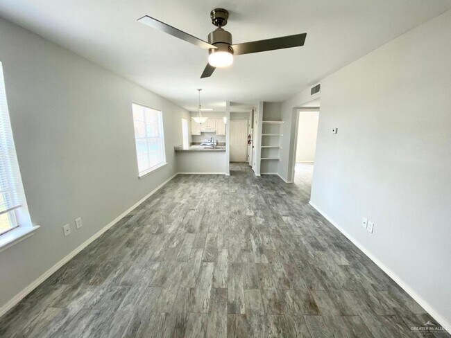 Foto del edificio - 1006 W Kelly Ave