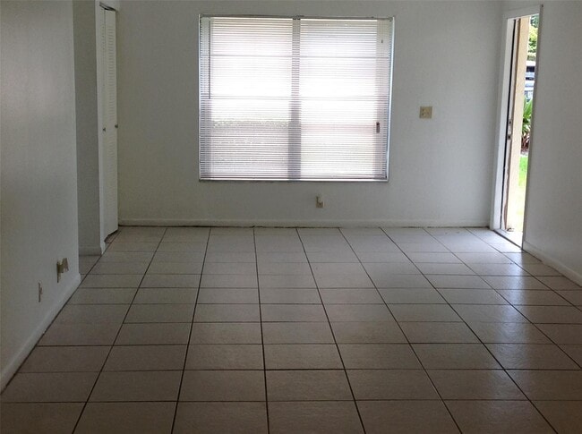 Foto del edificio - 10815 NW 45th St