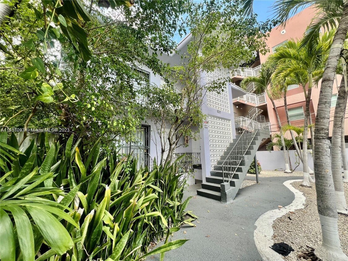 521 NE 62nd St Unit 3, Miami, FL 33138 Room for Rent in Miami, FL