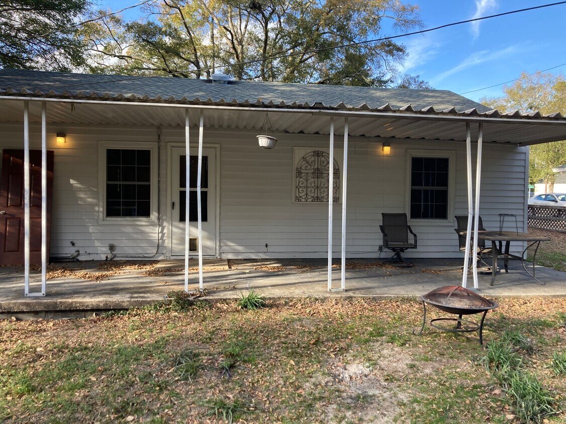 Building Photo - 2 Bed, 1 Bath House