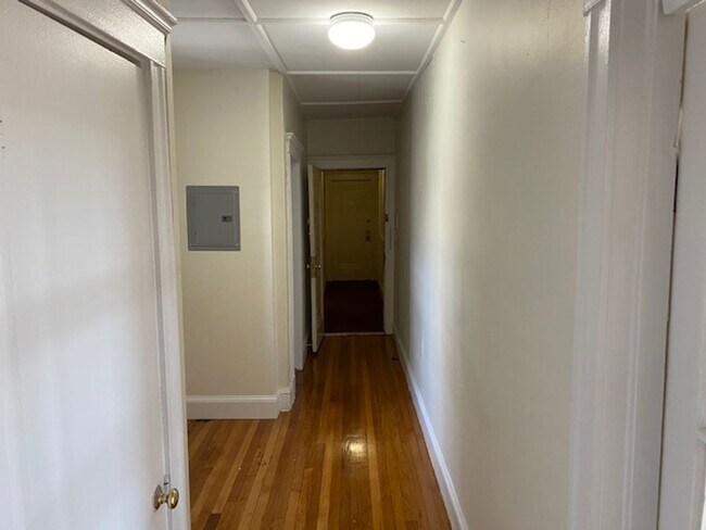 Building Photo - 1-2 Bed (split) Fenway 9/1