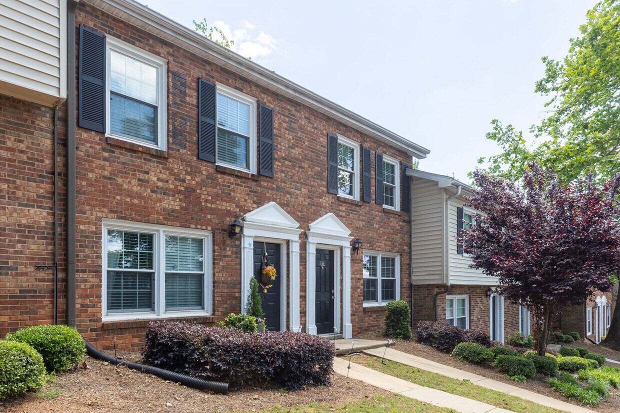 Foto principal - Westchester Townhomes