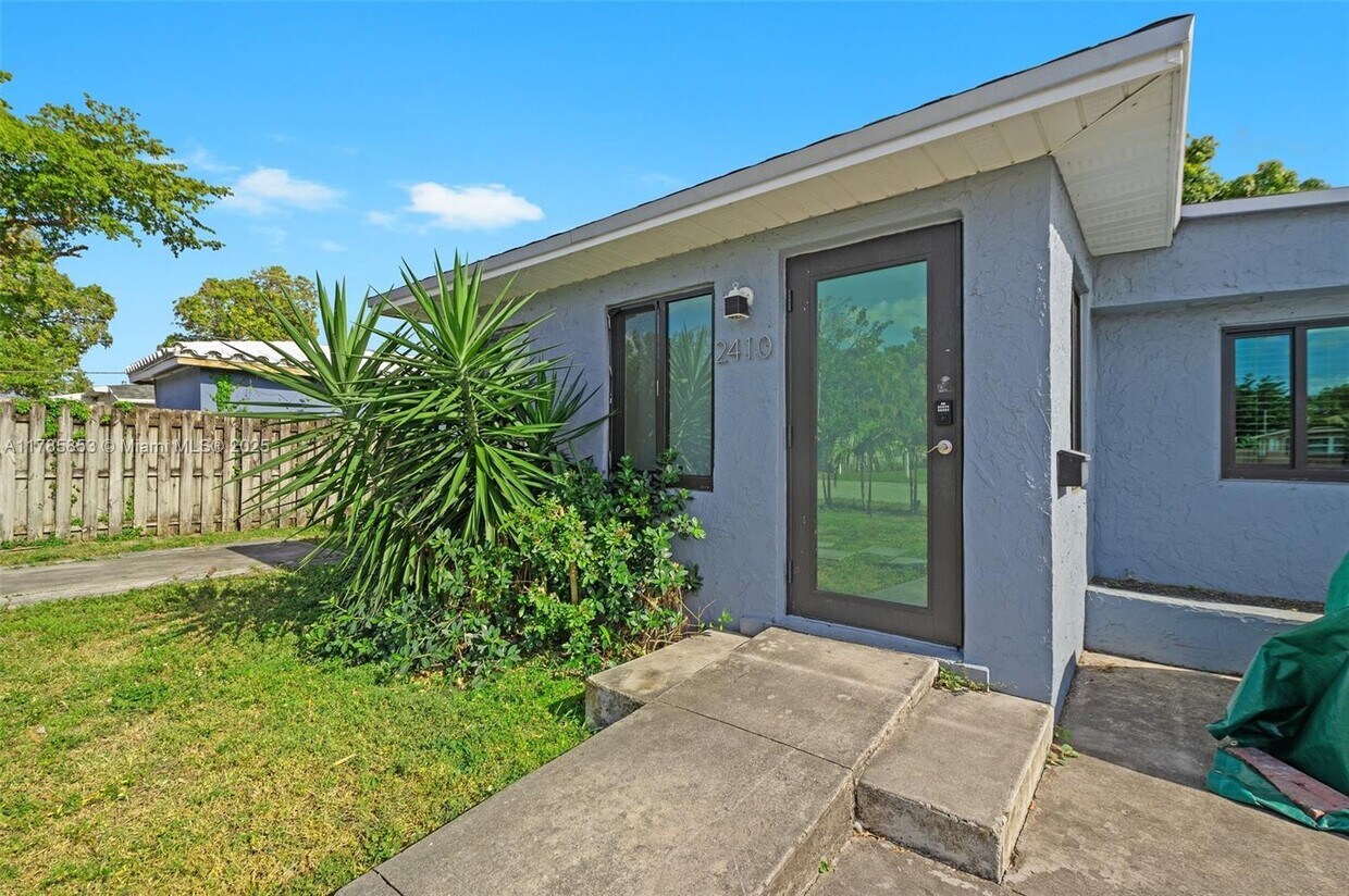 Foto principal - 2410 Jackson St
