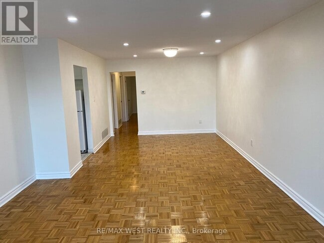 Building Photo - 2663 Sherhill Dr